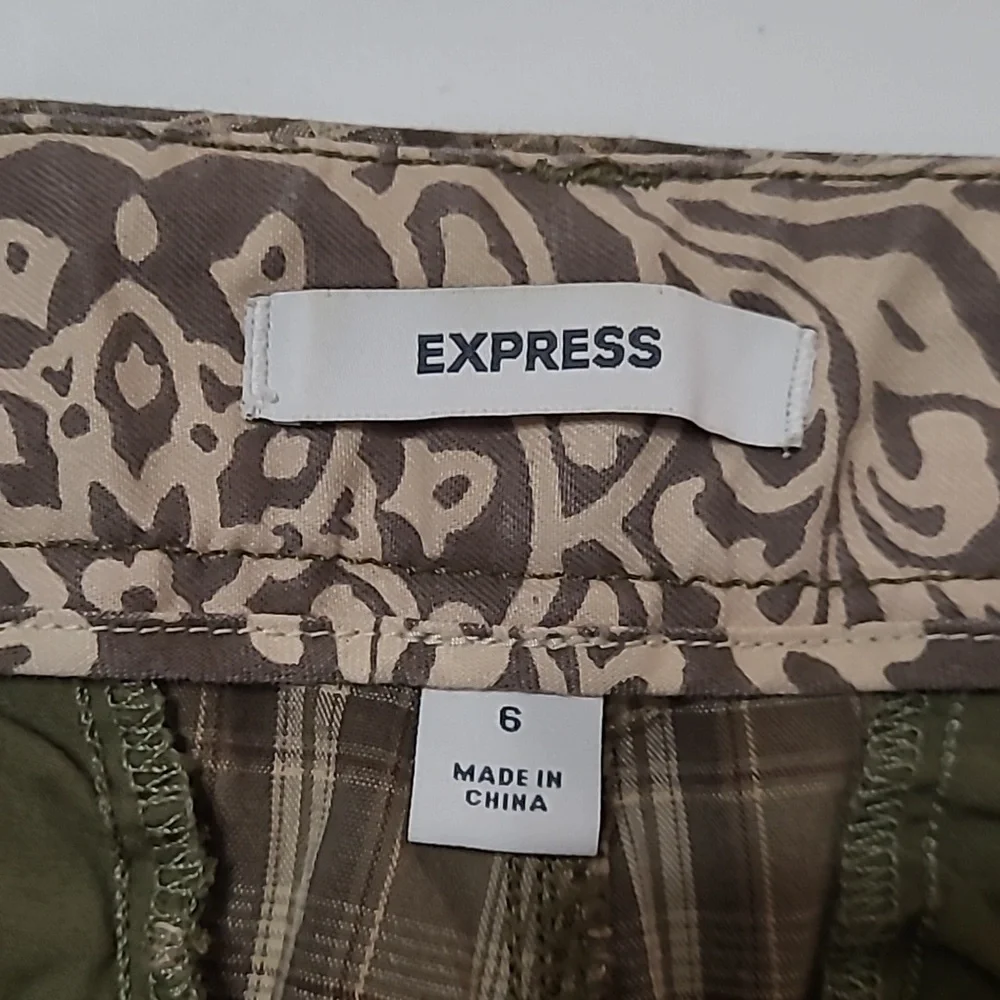 Express Olive Green & Tan Plaid Shorts size 6